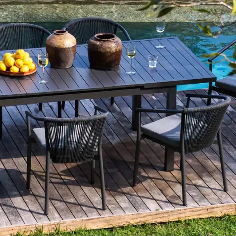 SHOP OUTDOOR